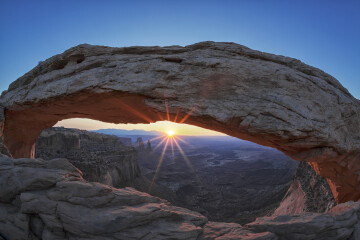 famous-sunrise-mesa-arch-canyonlands-national-park-utah-usa.jpg