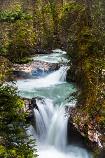 vertical-shot-small-river-johnston-canyon-massive.jpg